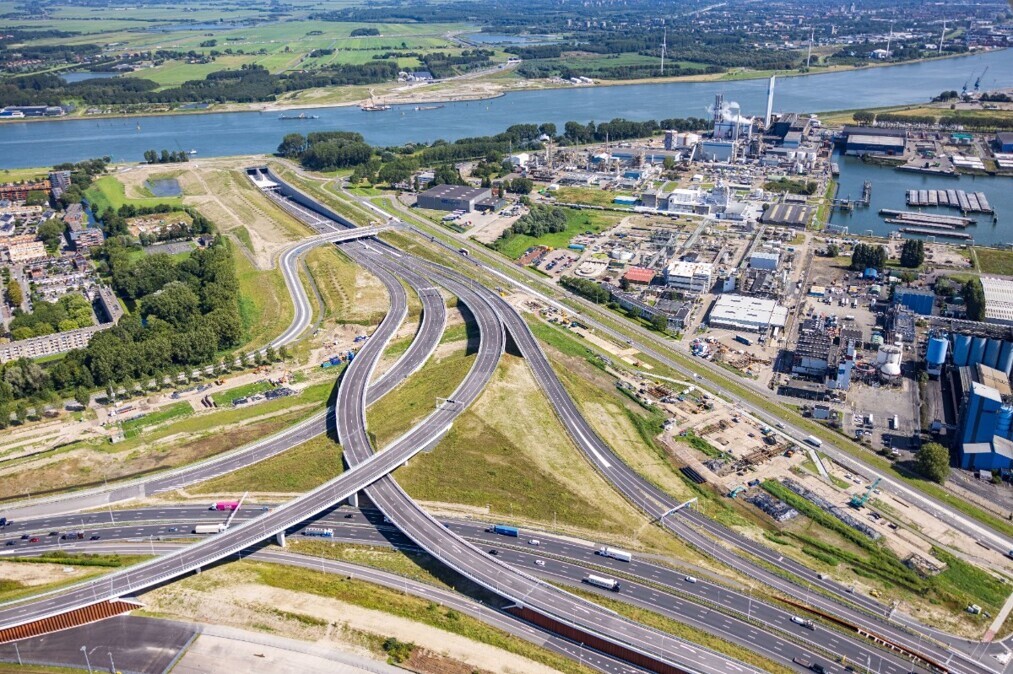 20240827-Topview-3F4A2686-foto-van-Rijkswaterstaat-bij-persbericht-fileleed-A15.jpg