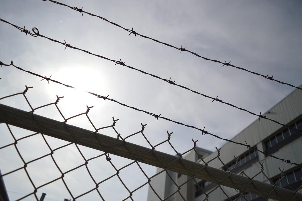 barbed-wire-g2c33ffc8f_1920.jpg