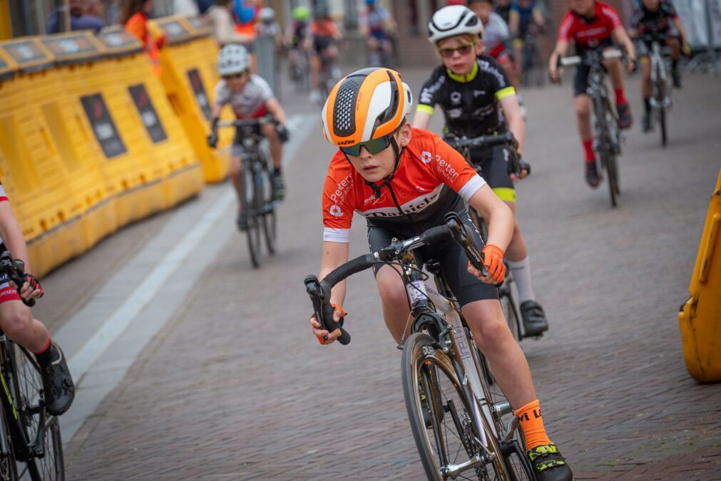 nk-jeugdwielrennen-van-start-gegaan-raadhuislaan-zuidland-foto-4-scaled.jpg
