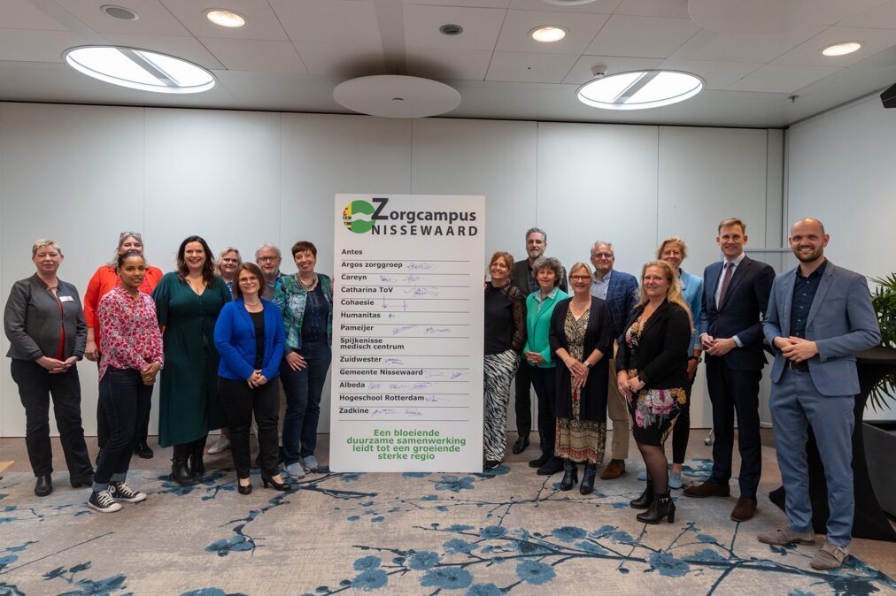 foto-ondertekenaars-convenant-zorgcampusnw-scaled.jpg
