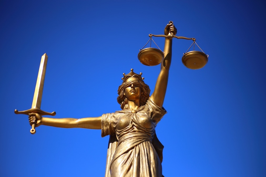 justice-gae4b67bb3_1920.jpg