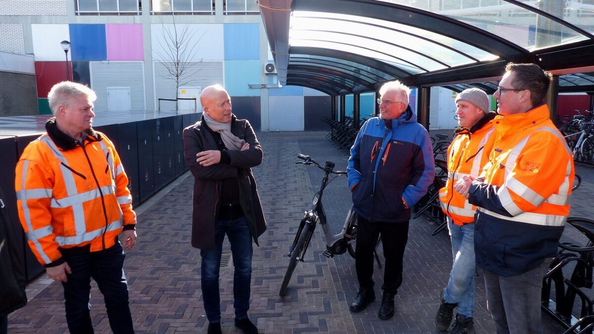 Foto-Roel-van-Deursen-Opening-fietsenstalling-WC-Akkerhof-Spijkenisse-2022-02-14-13-scaled.jpg