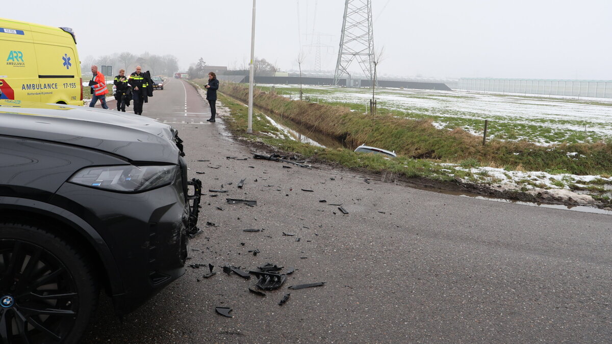 Ongeval_Vierpolders_auto_te_water.jpg