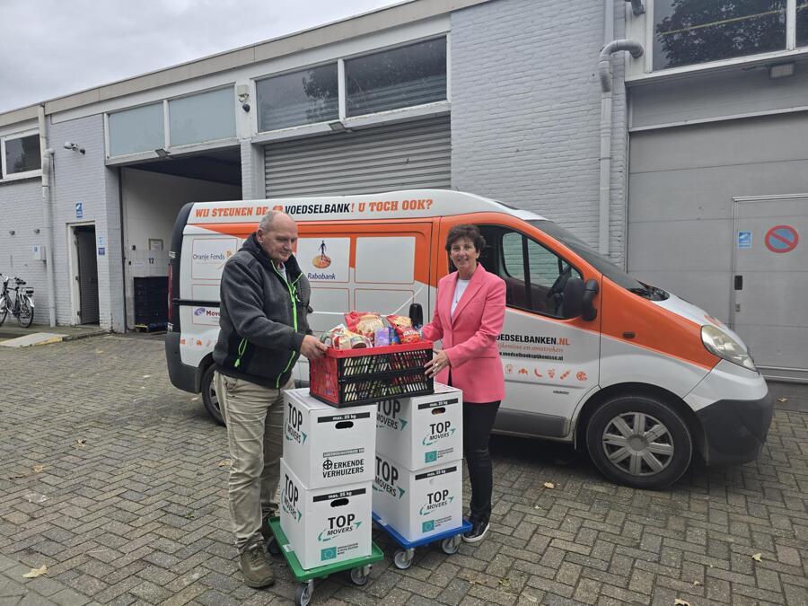 Overhandiging-Voedselbank.jpg