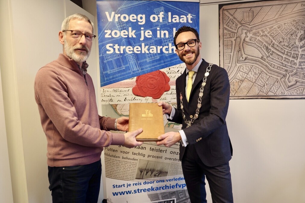 003-%E2%80%98Gouden-Boek-van-Brielle-terug-naar-Streekarchief-Voorne-Putten-1.jpeg