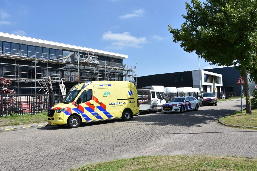 persoon-raakt-gewond-na-bedrijfsongeval-kelvinweg-spijkenisse-foto-4-scaled.jpg