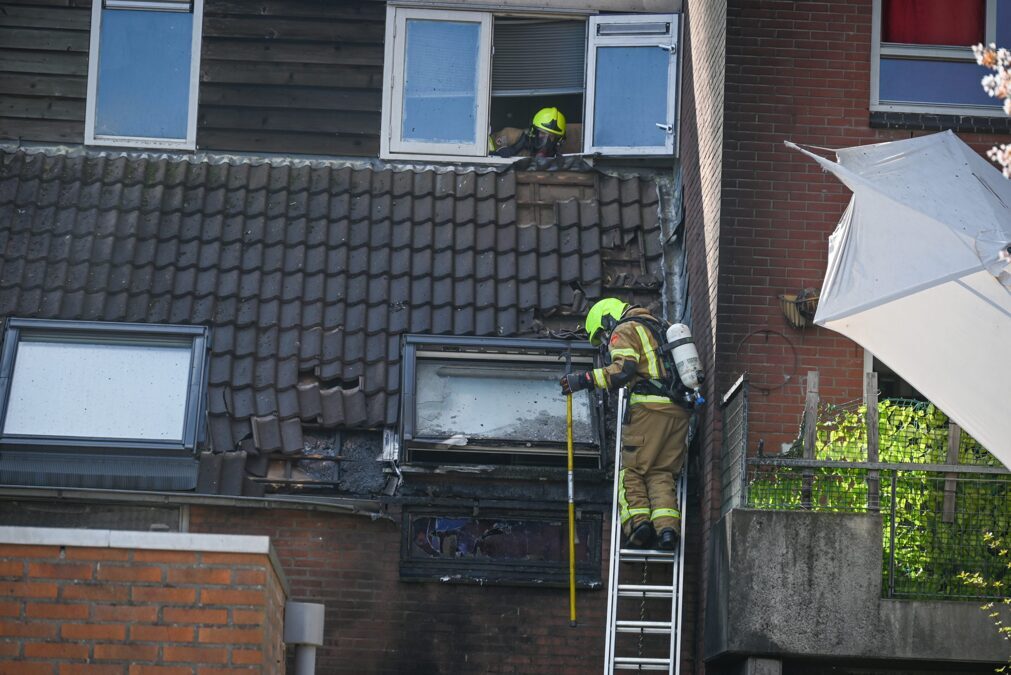 flinke-rookontwikkeling-bij-brand-in-woning-appelgaard-spijkenisse-foto-7-scaled.jpg