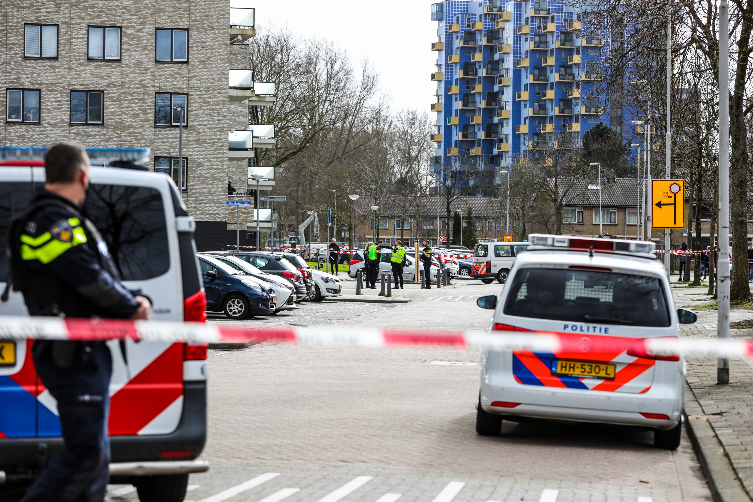 Kogelinslagen aangetroffen bij auto’s op Viskaarweg Hoogvliet