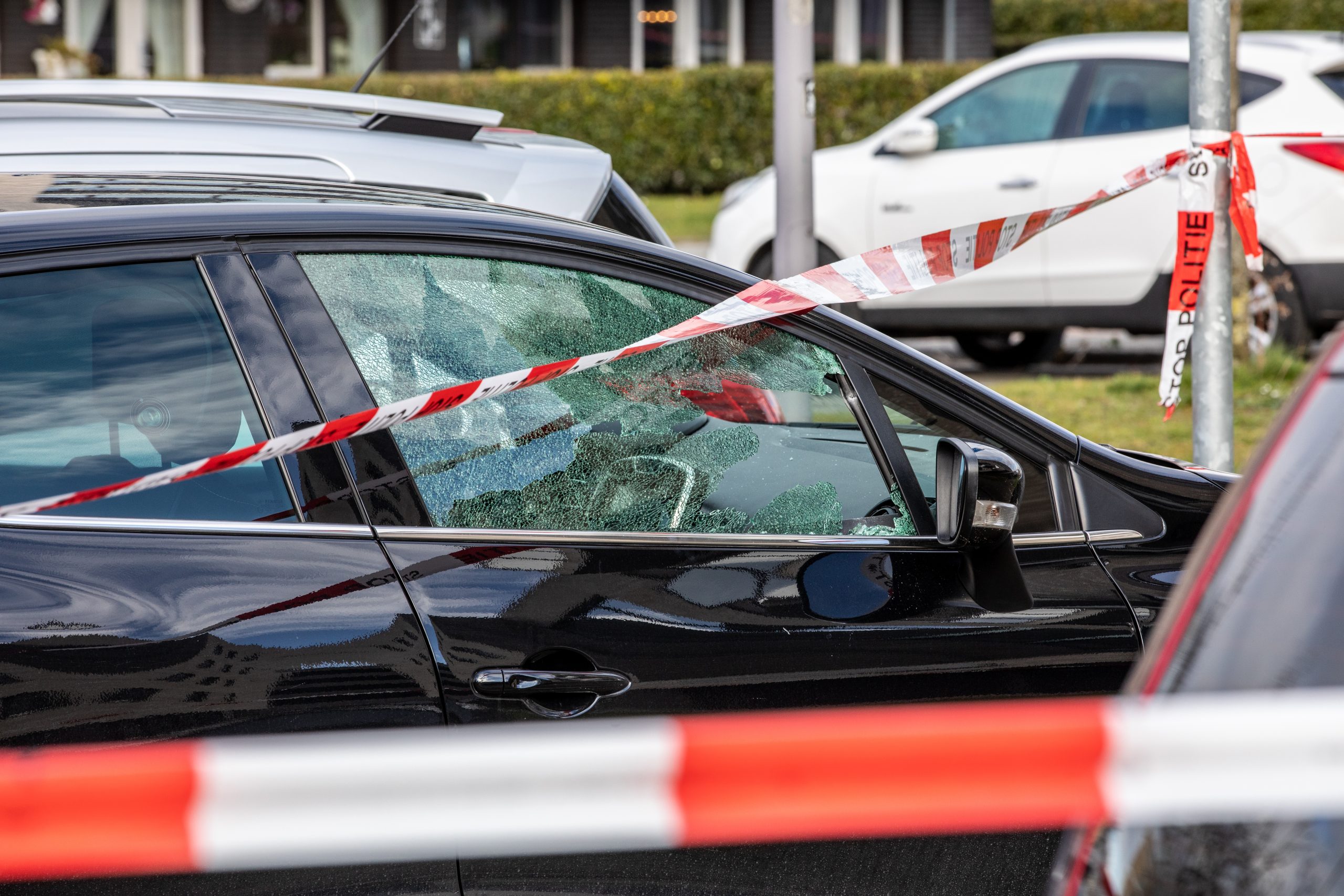 Politie vindt kledingstukken en wapen na schietpartij Hoogvliet